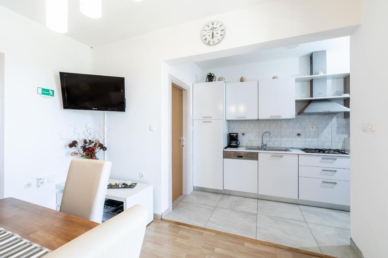 Apartments Separovic Prizba Exterior photo